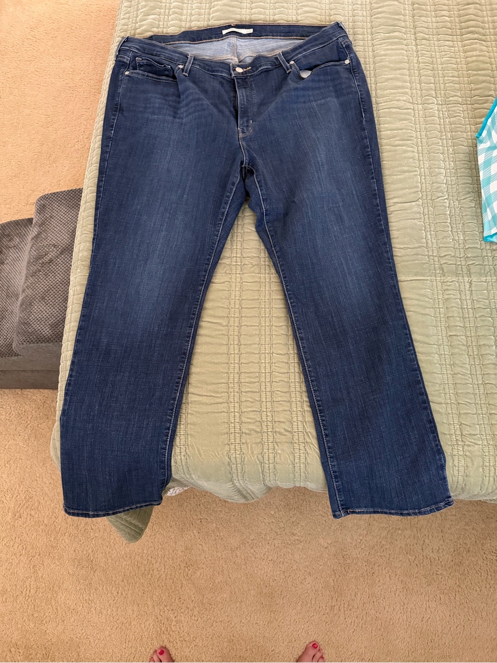 Levi's Indigo Blue Jeans with Red Tab - Picture 3 of 5